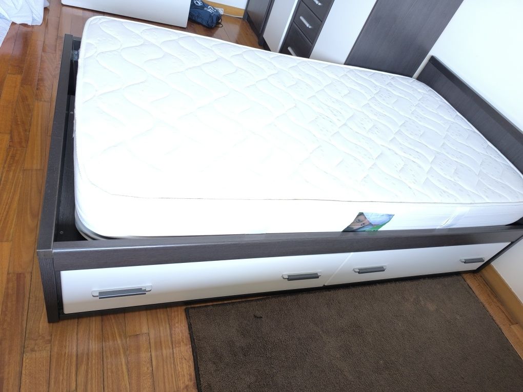 Cama de solteiro  com colchão 105x190