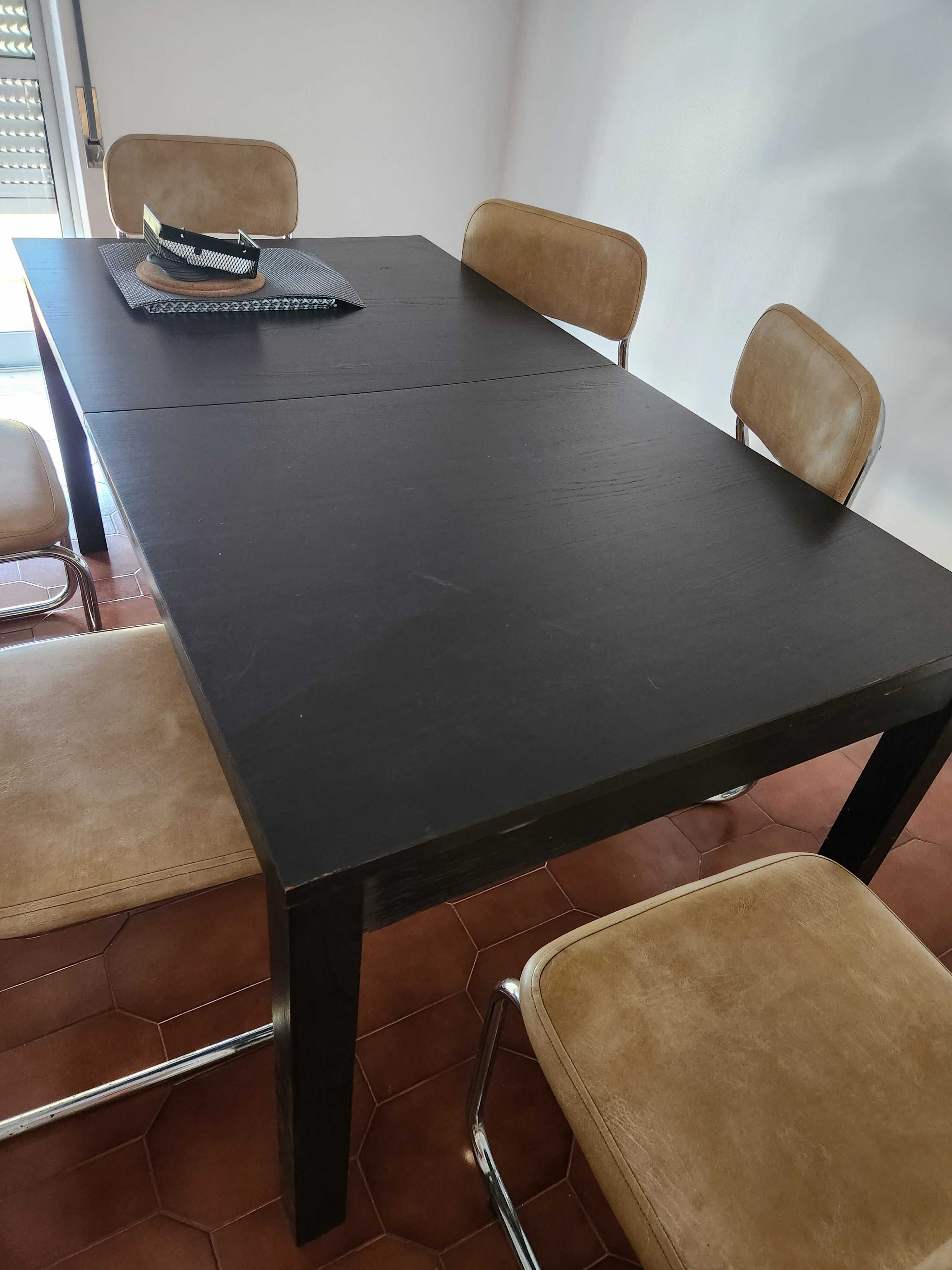 Mesa de jantar extensível