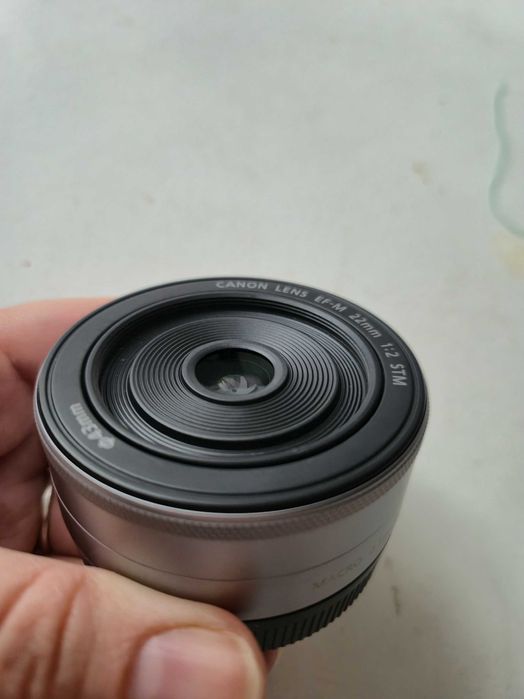 Об'єктив CANON EF-M 22mm f/2 STM