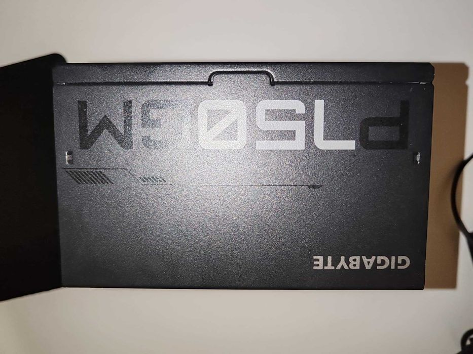 Power supply Gigabyte 750 W