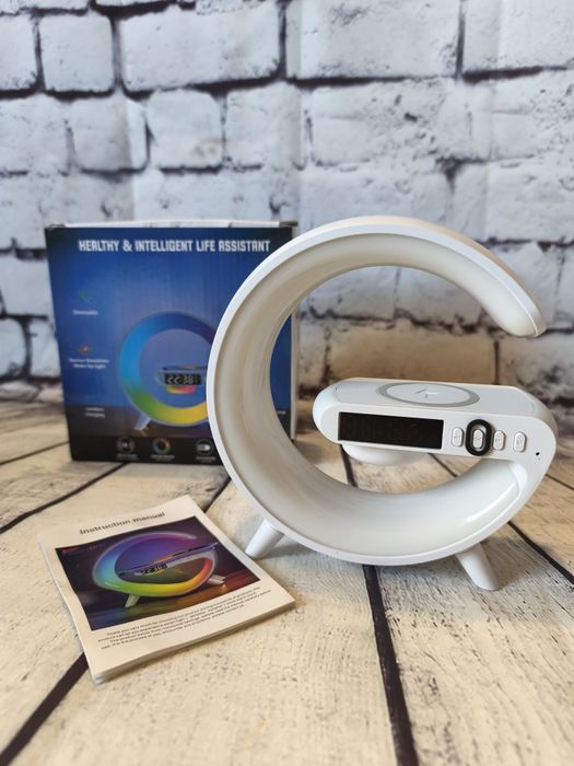 Budzik z głośnikiem Bluetooth i ładowarką indukcyjną