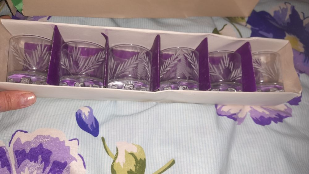 Хрустальные рюмки.