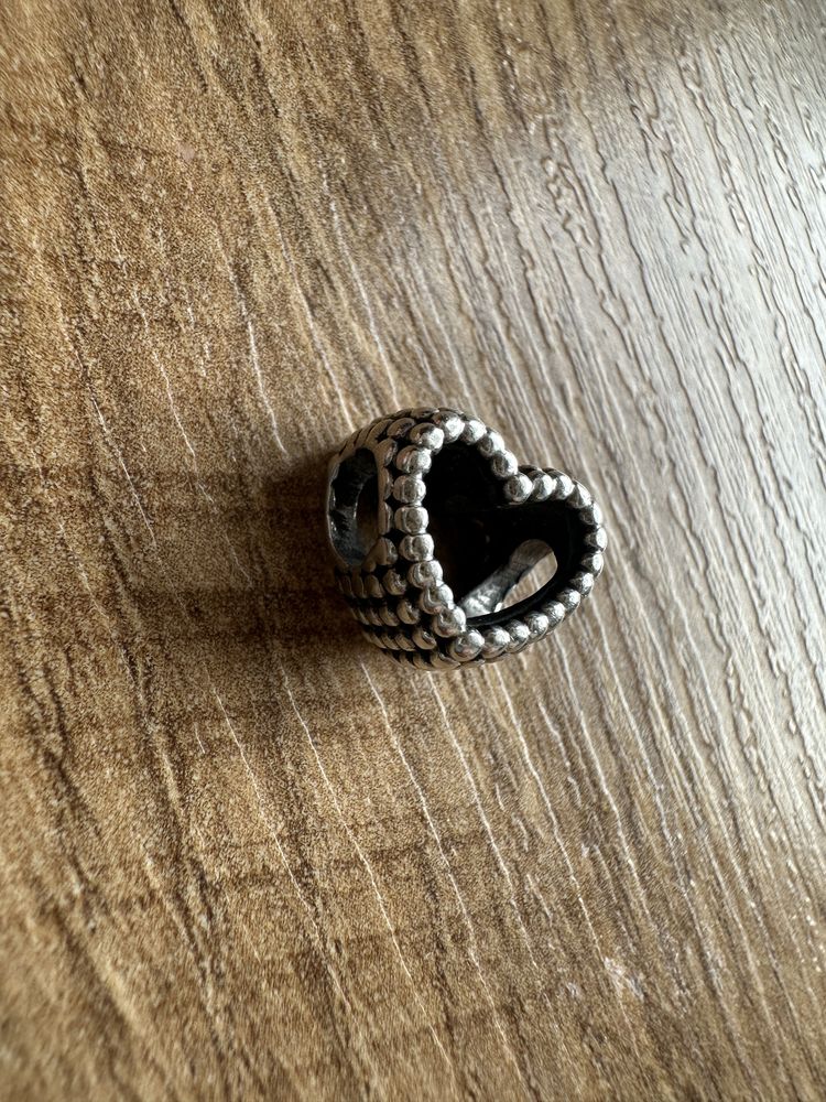 Pandora charms złote serce z koralików