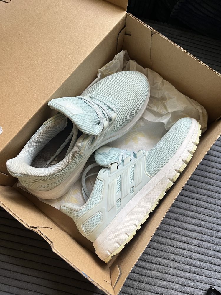 Оригінальні брендові кросівки м’ятного кольору adidas, розмір 36