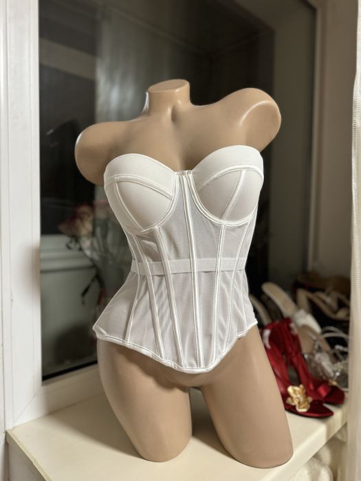 Корсети в наявності 3 кольори