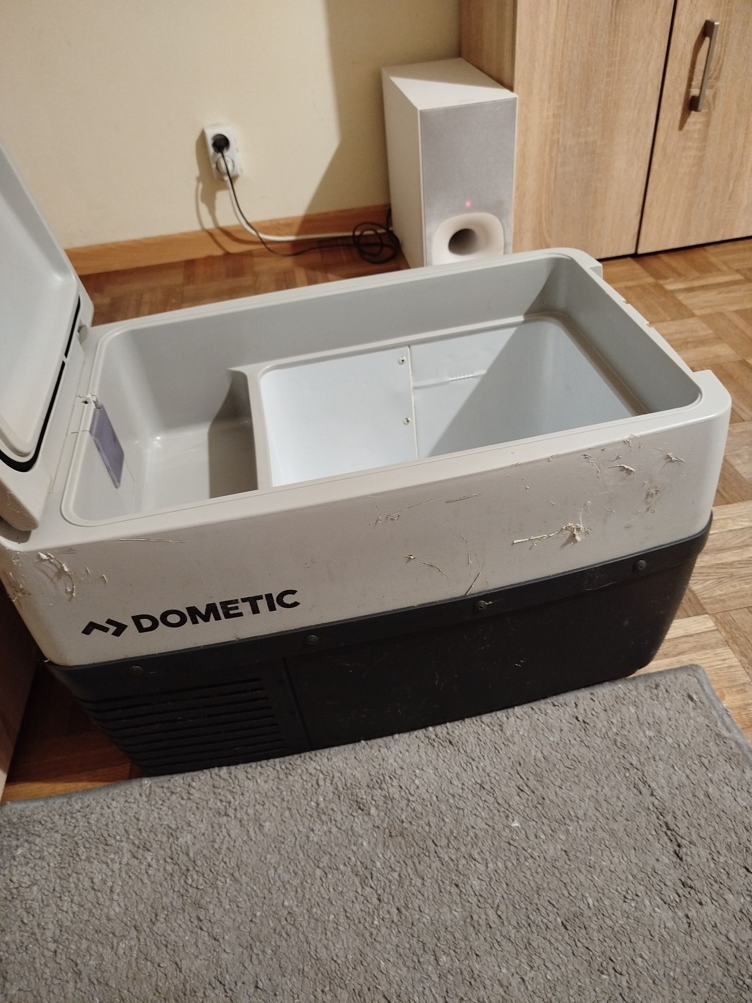 Lodówka - zamrażarka kompresowa Dometik.