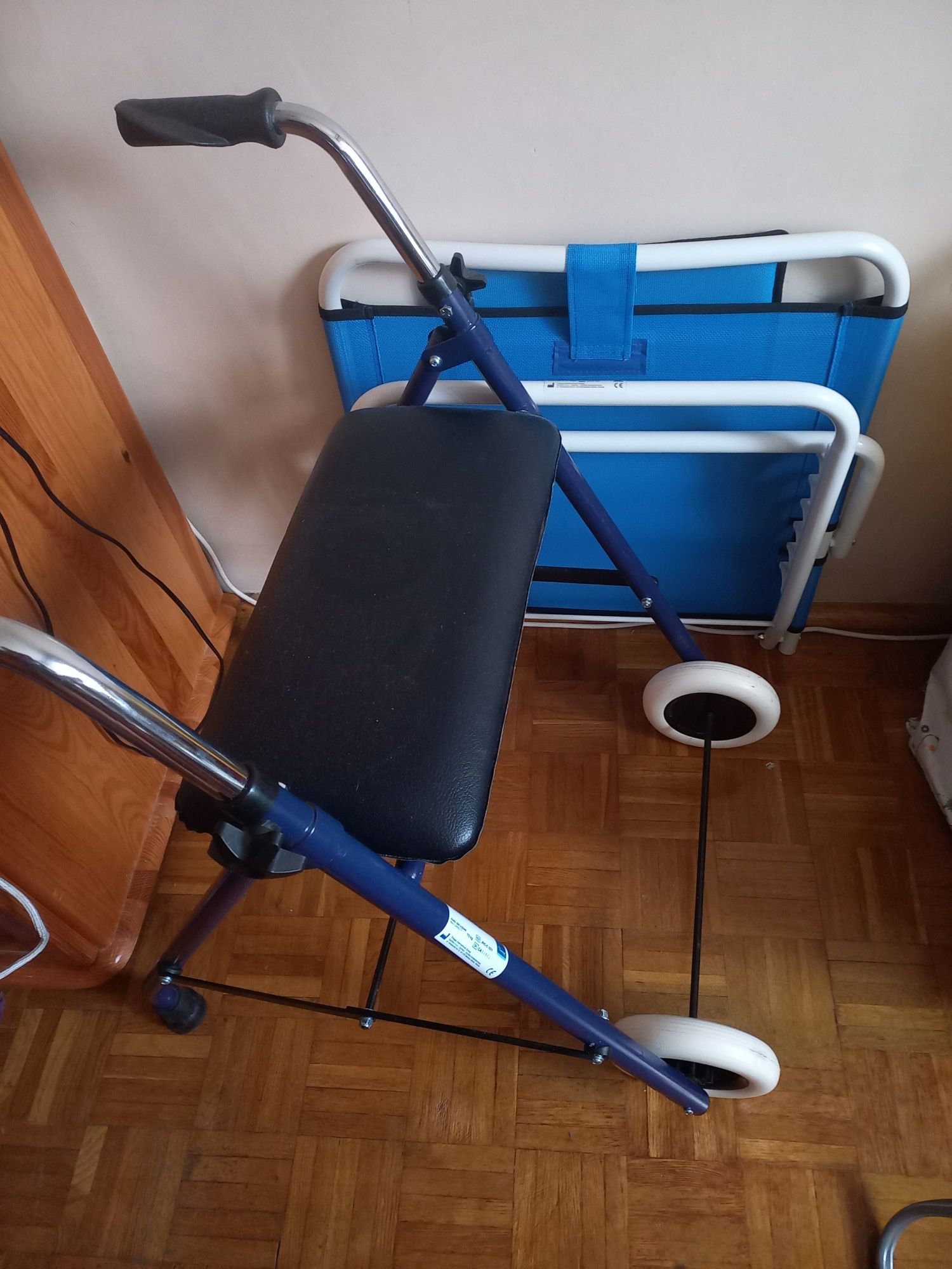 Chodzik i podpórka dla seniora