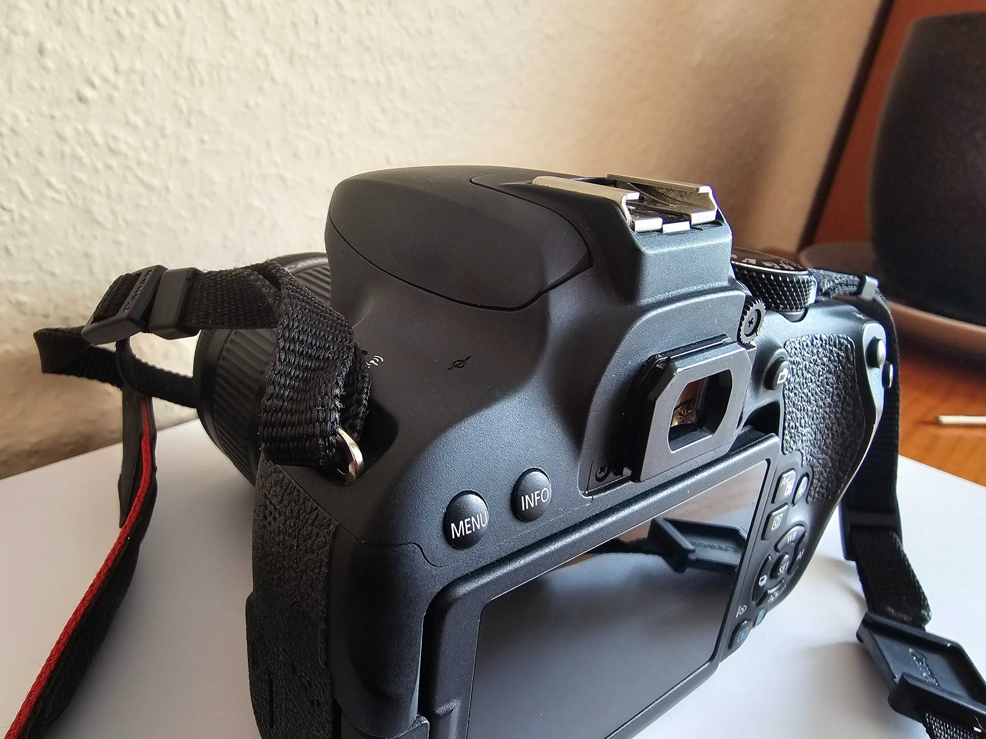 Canon EOS 800D + obiektyw 18-55mm + nakładka na obiektyw + akumulator