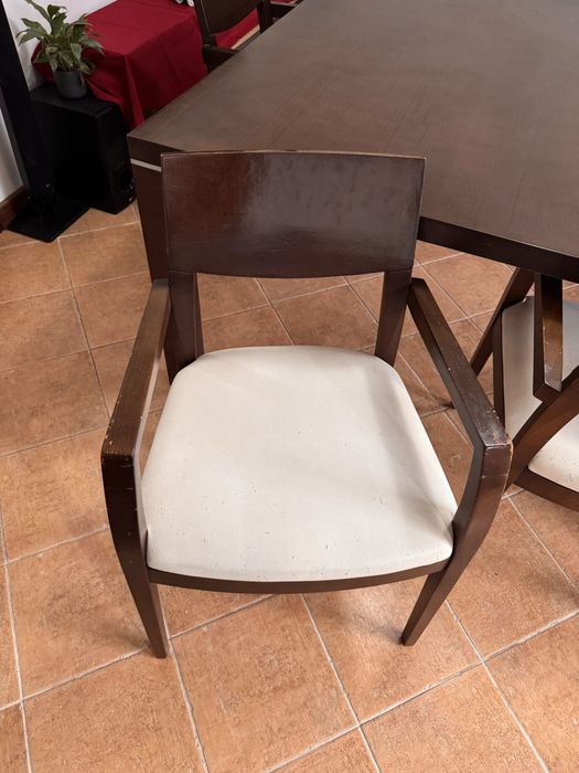 Mesa + oito cadeiras