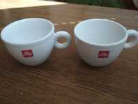 Чашки illy белые