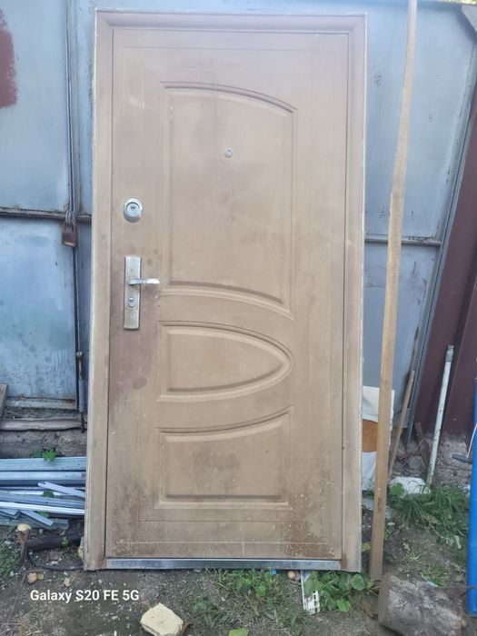 Двери стальные Китай