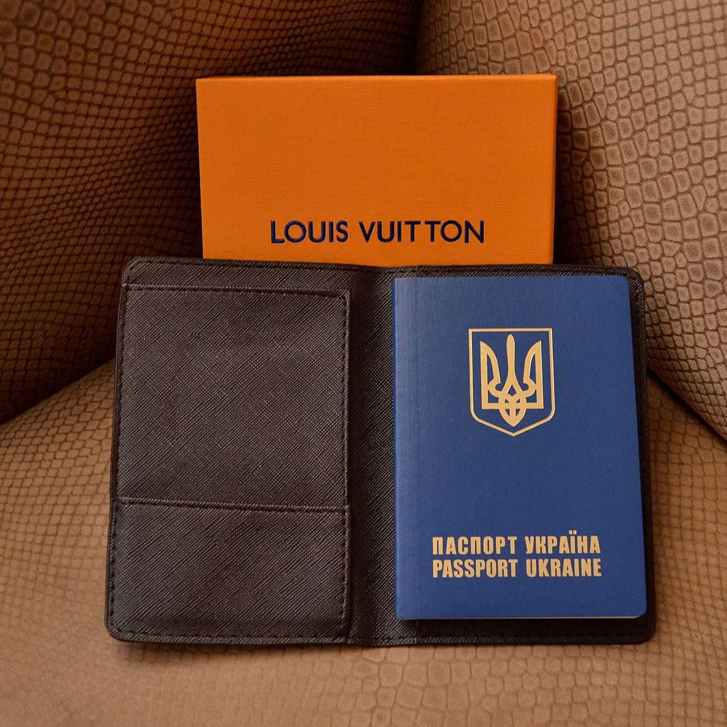 Обложка для паспорта Louis Vuitton для документов загранпаспорт