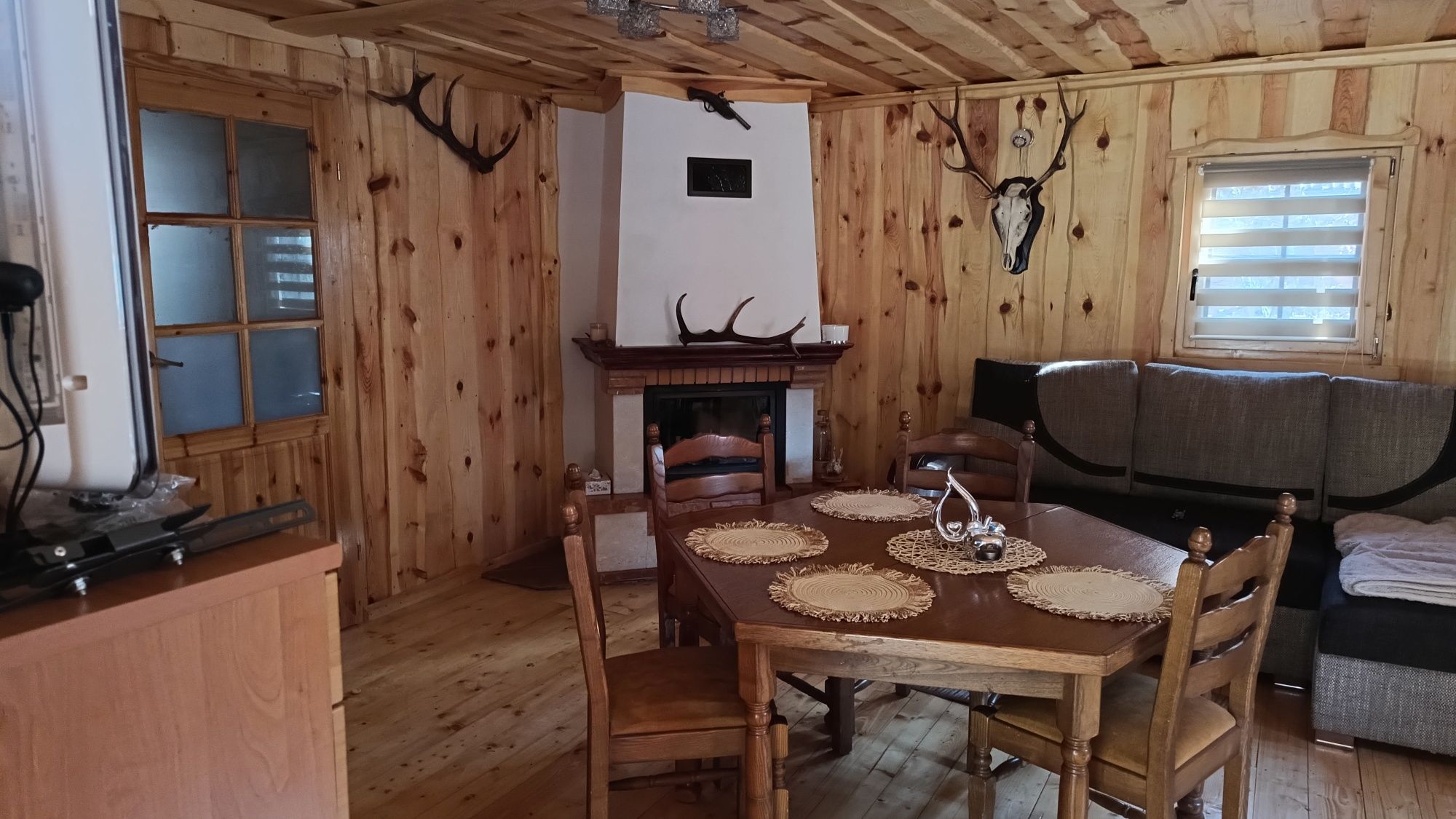 Nowy drewniany domek letniskowy – Skrzynki