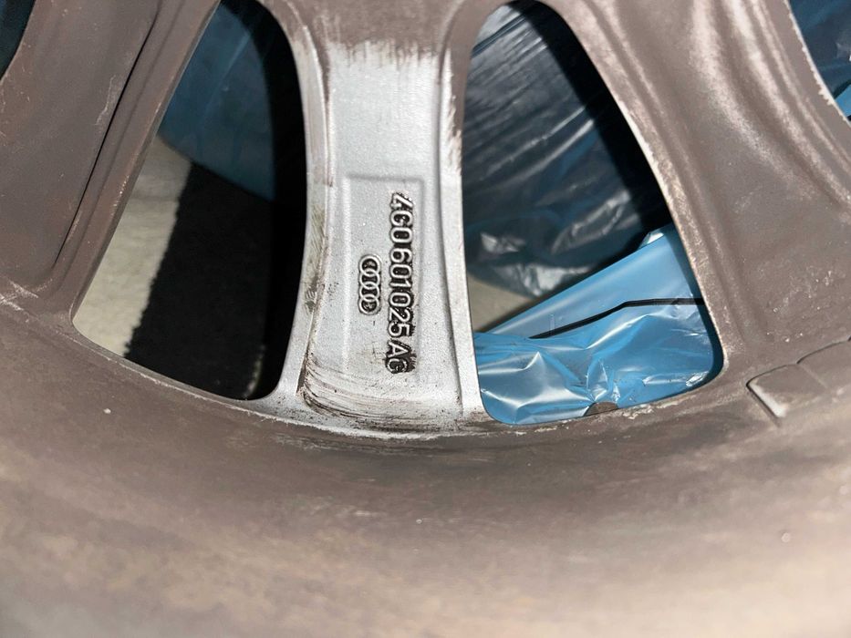Komplet Kół 17 Audi Oryginalne. Opony zimowe Goodyear 225 55 R17. ET39