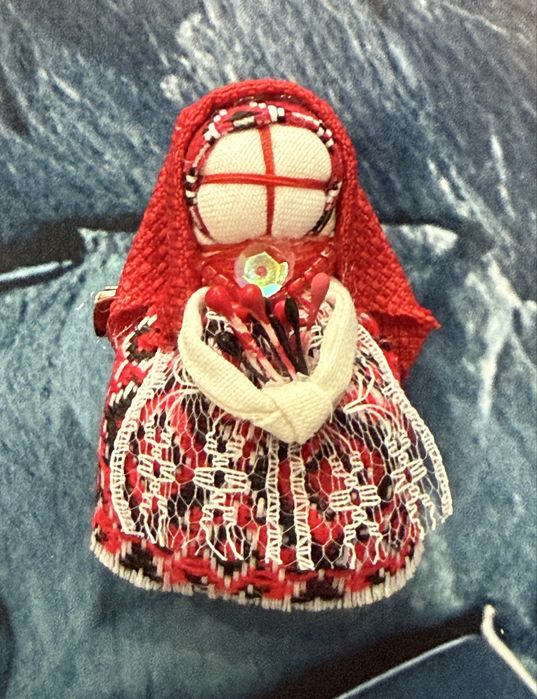 Лялька брошка мотанка мотанки прикраси