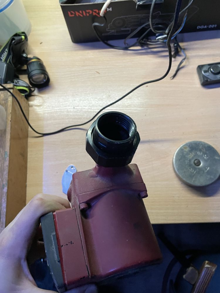 Насос циркуляційний Grundfos UPS 25/40 / 180