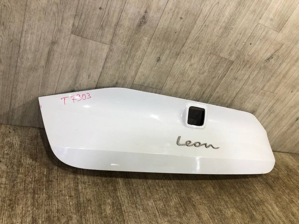 Крышка багажника Seat Leon 4 УНИВЕРСАЛ (2020-2024 г.) накладка бленда