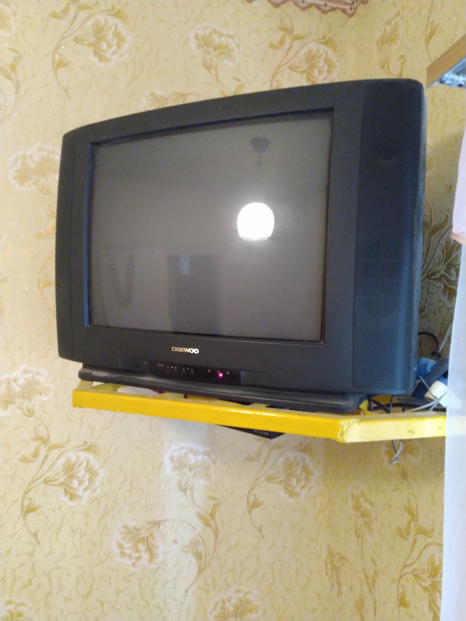 Телевизор Южно корейский диагональ  54 сантиметров