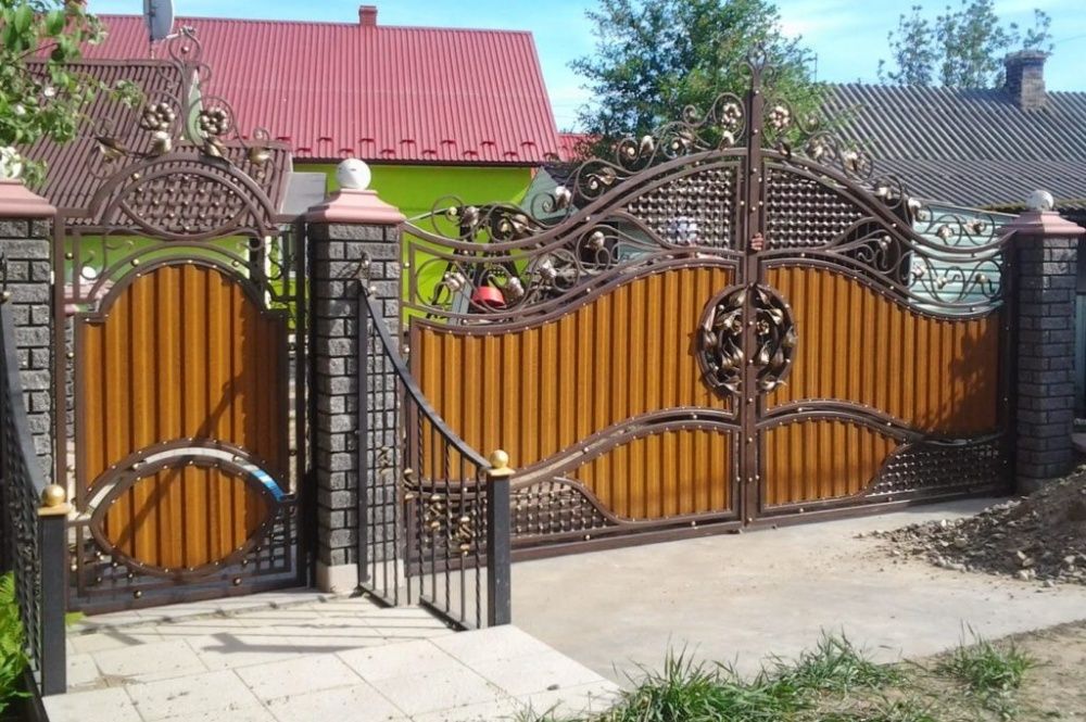 Ковані колодязі, брами, перила.