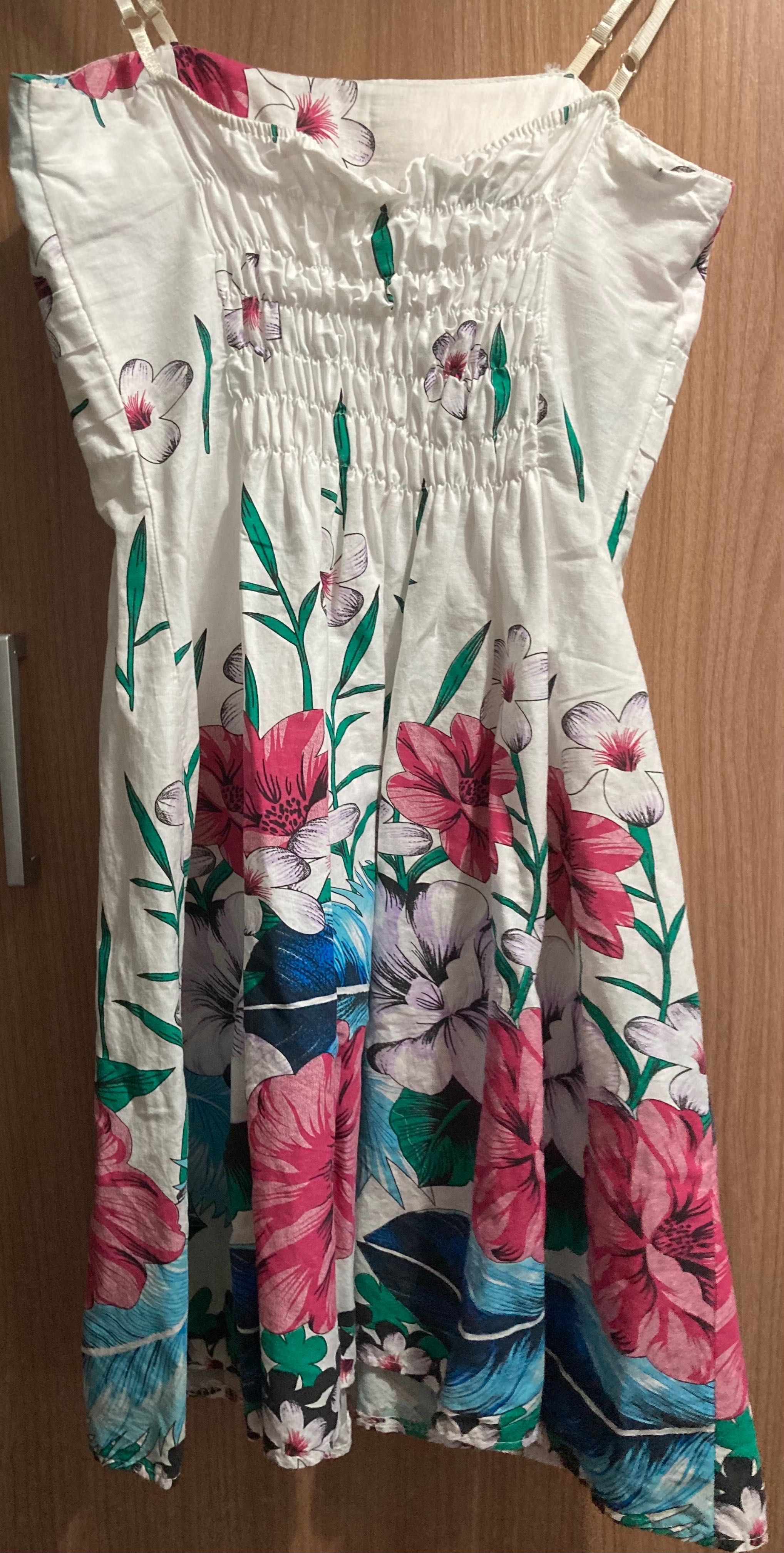 Vendo Vestido Branco com Flores NOVO