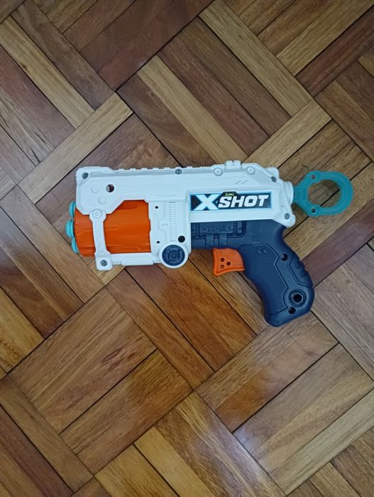 Pistola Nerf Xshot pequena