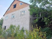 Продам 3 этажный дом 305 кв м в Обуховке, участок 30 соток