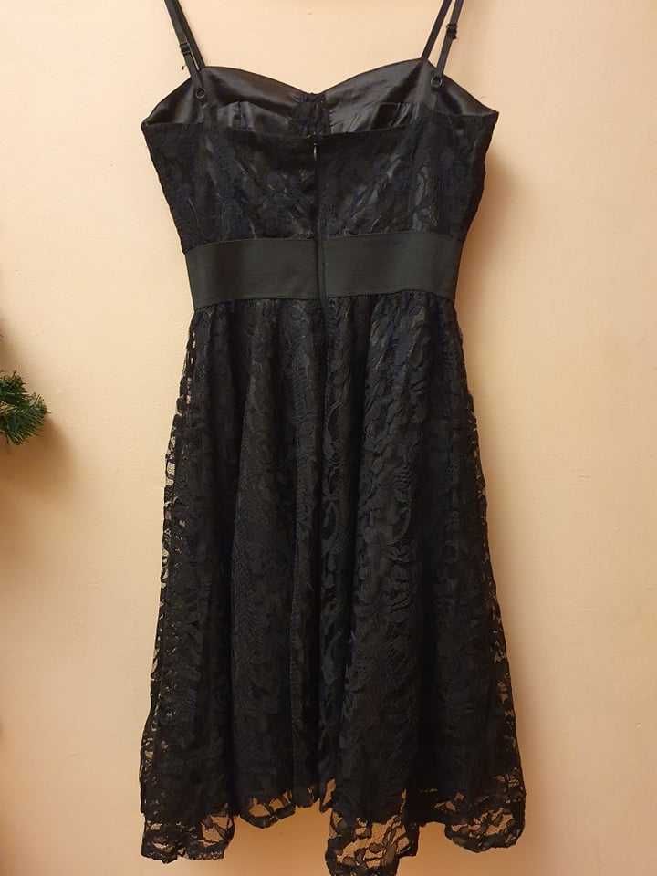 sukienka koronkowa balowa czarna bolerko na ramiączka studniówka