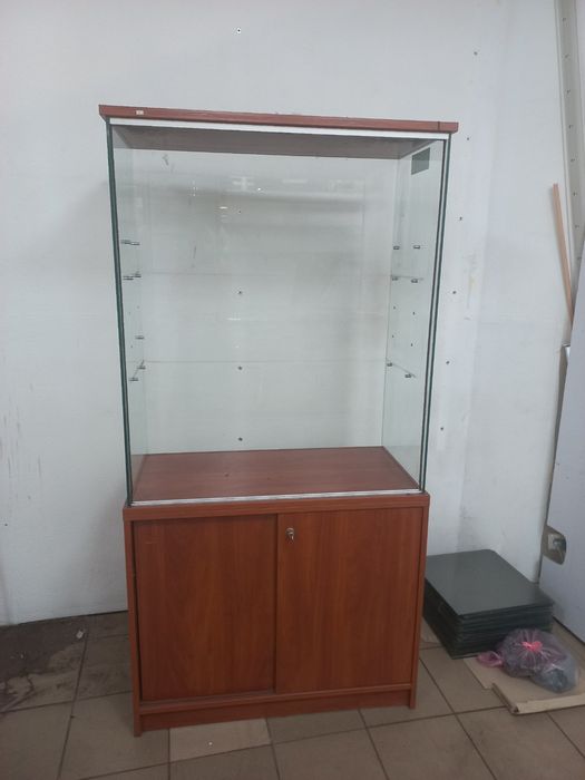 Продам стеллажи/витрины.