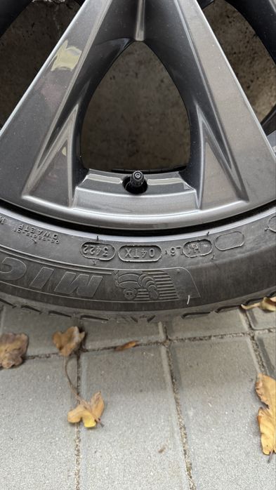 Kola 18 5x114,3 oponami całorocznymi Michelin Crossclimate 2 215/55R18