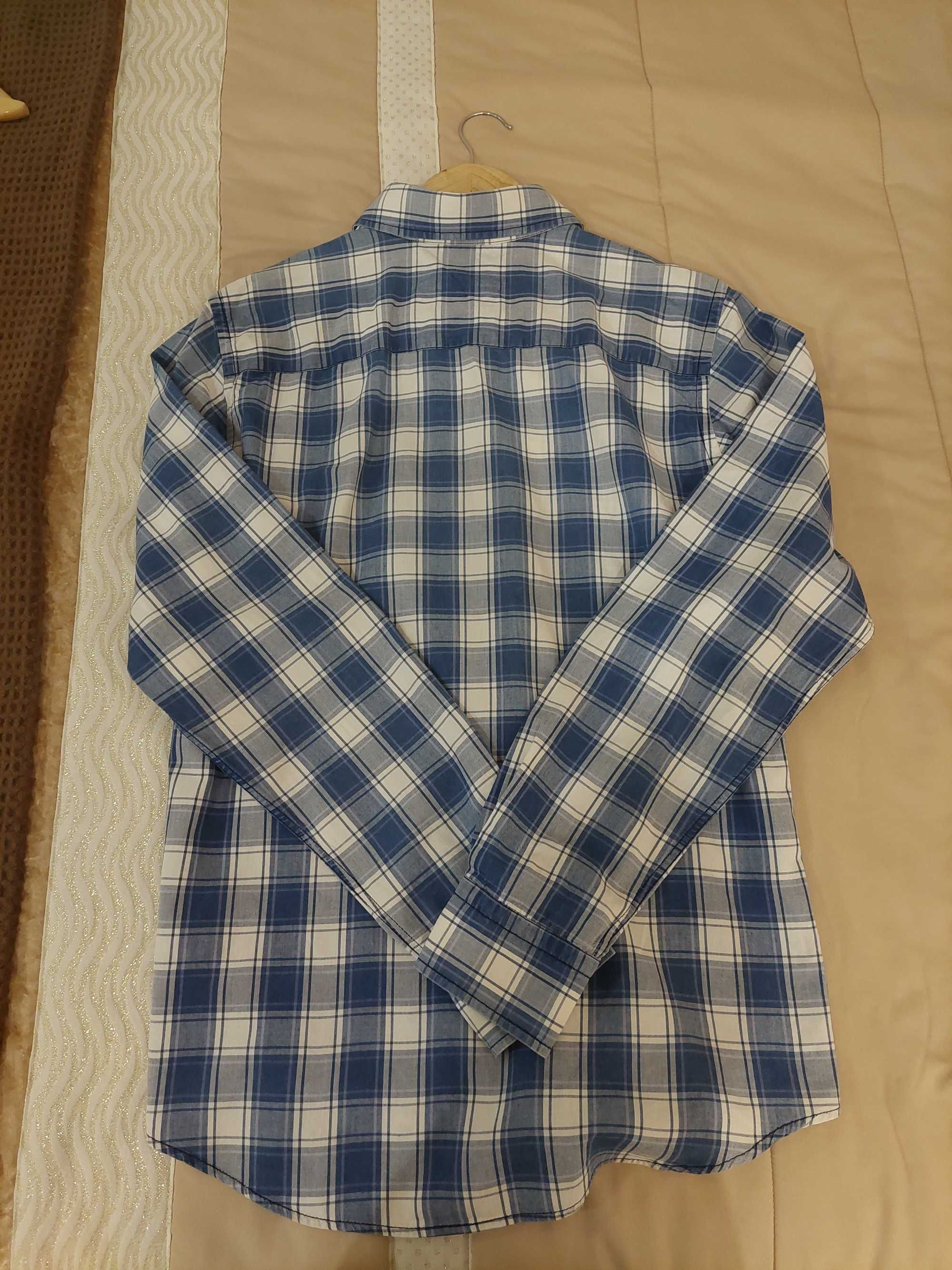 Camisa azul e branca Pull&Bear