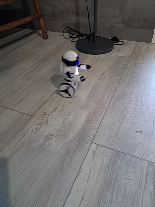 Wow Wee- Mip- robot reagujący na gesty