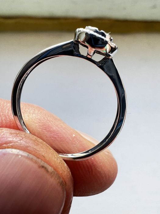 Золотое кольцо с бриллиантами  17р, 750’