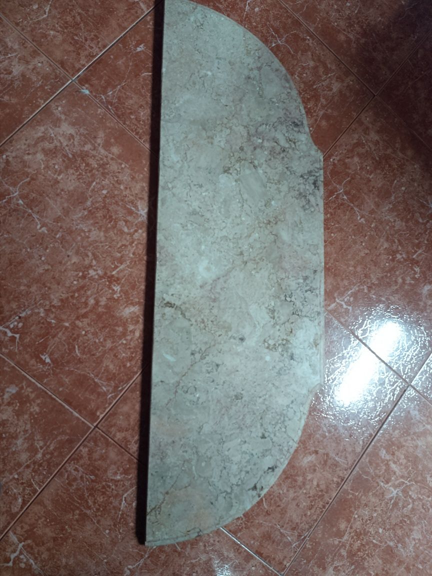 Tampo em mármore
