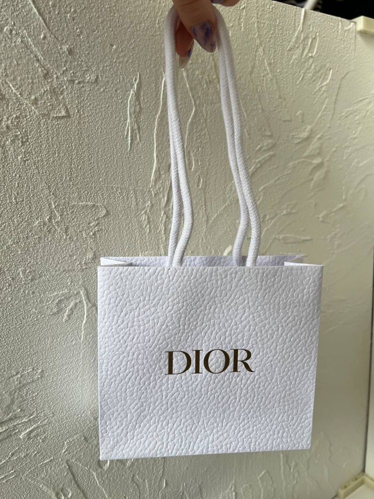 Пакет Dior.