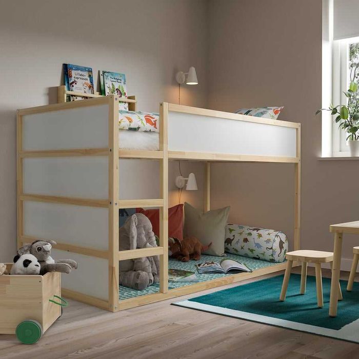 Combo cama IKEA KURA, colchões área de brincar e candeeiros