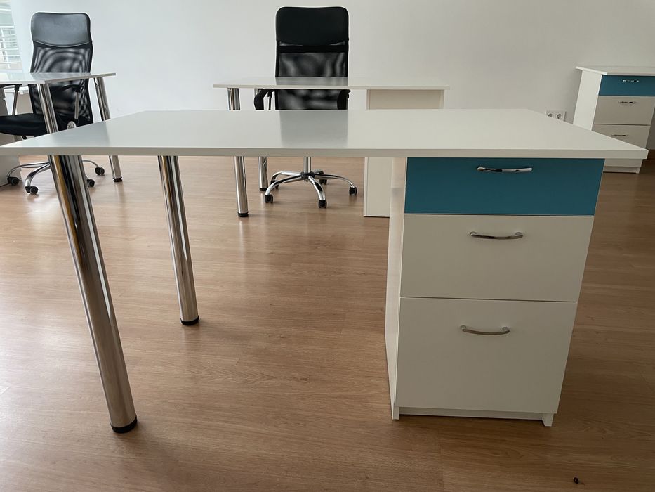 Офісний стіл з тумбою