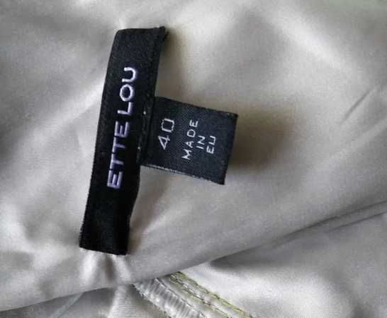 Zwiewna seledynowa sukienka