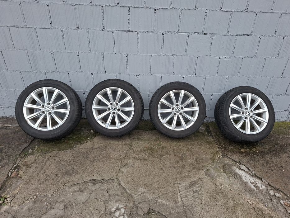 Komplet koł wielosezonowych Kormoran 215/55/17.