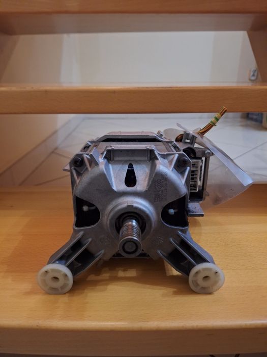 Silnik pralki Bosch Maxx6 typ WLM40 model WAE201160PL