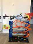 Hot Wheels City Mega Garaż Atak Smoka