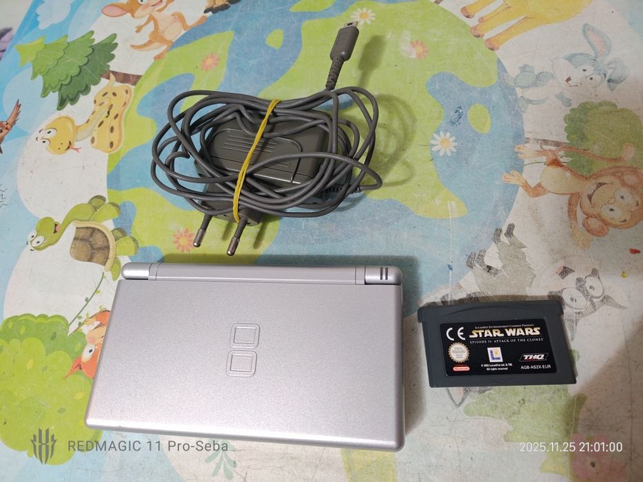 Piękne Nintendo DS lite + oryginalna ładowarka + gra Star Wars