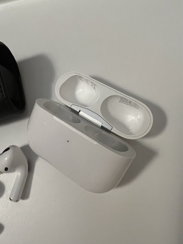 Навушники Apple AirPods Pro (номер моделі А2084 - 2019 рік)