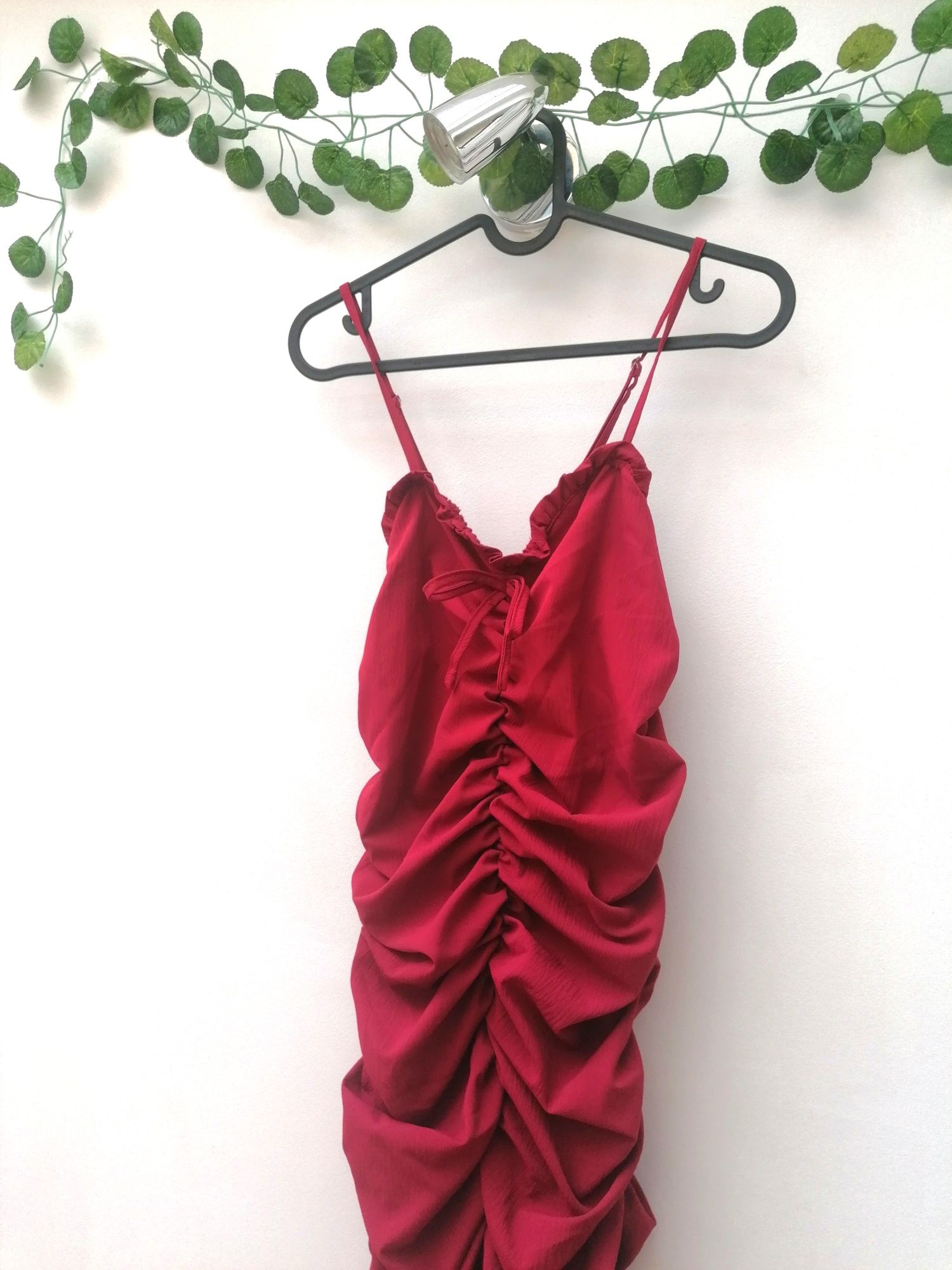 Vestido Justo Sexy e Vermelho Escuro
