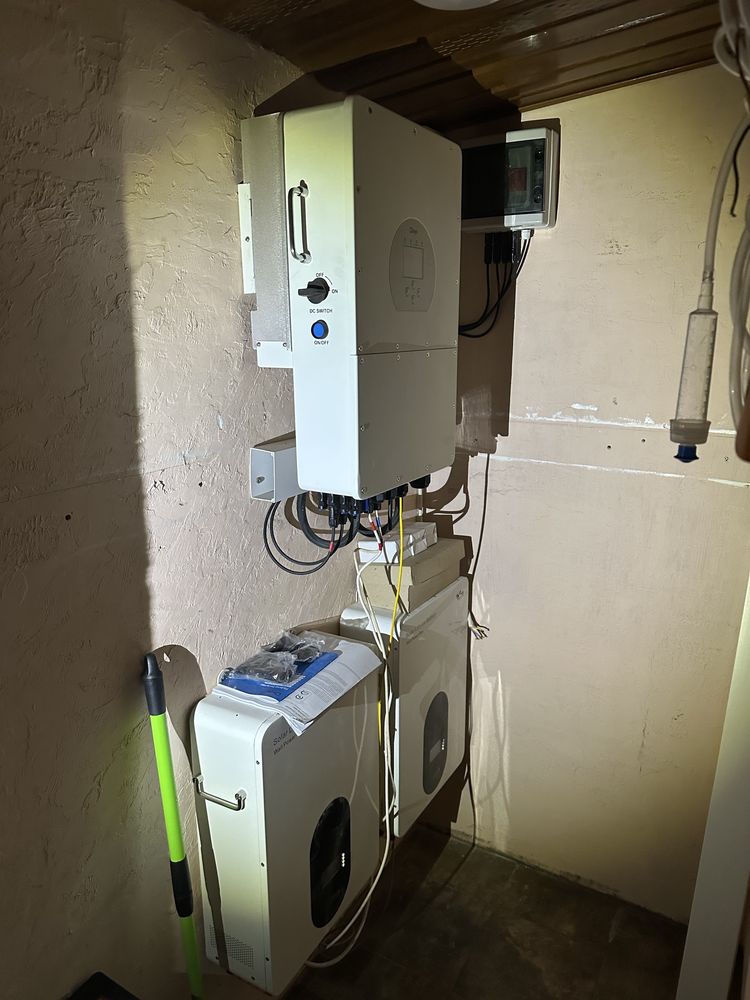 Гібридний інвертор DEYE8kwt 3 фази