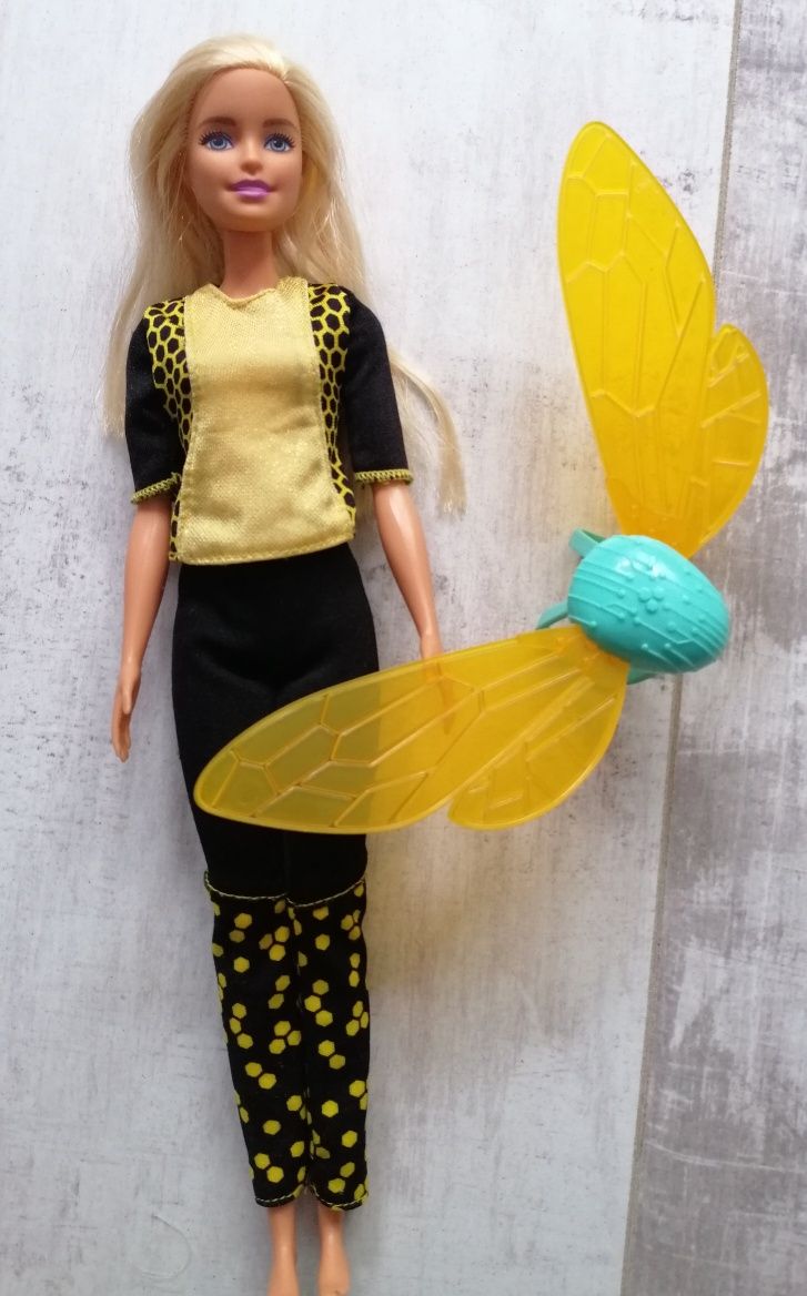 Lalka Barbie w stroju pszczoły