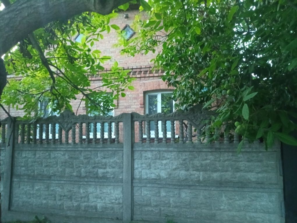 Дім з гаражем та альтанкою!