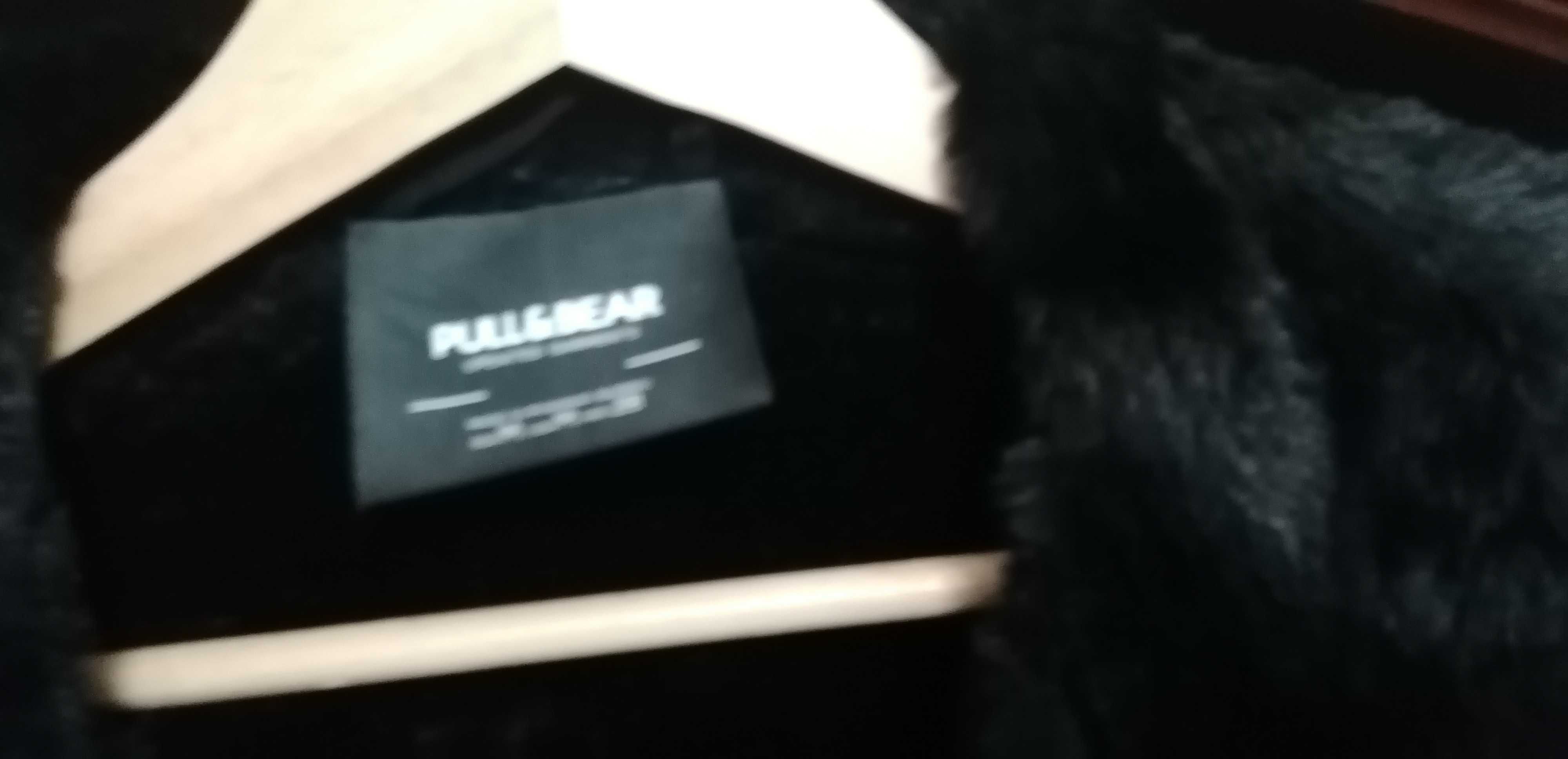 Casaco de mulher marca Pull and Bear preto tamanho M