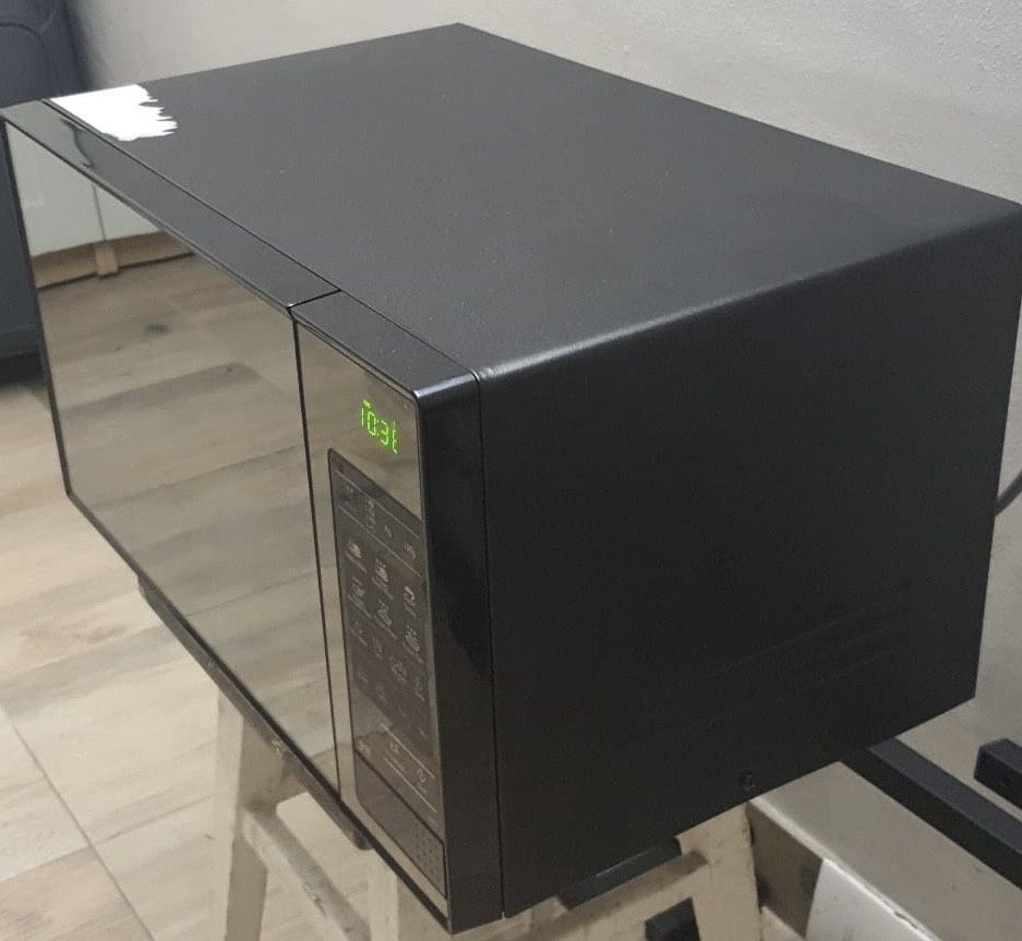 Kuchenka mikrofalowa Samsung GE83X czarna lustrzana z grillem