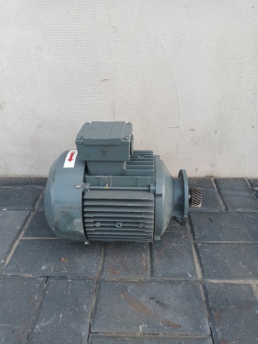 Silnik elektryczny SEW do przekładni.  1,1kw. 1400obr. R27 DT90S4