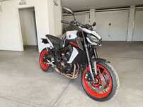 Yamaha MT 09 akrapovic averbado